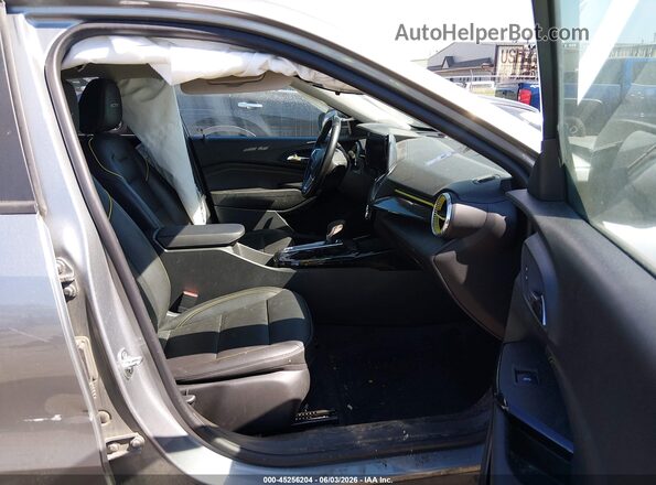 KL77LKEP5SC012232 2025 CHEVROLET TRAX Silver Սալոնի դիմացի տեսք