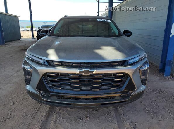 KL77LKEP5SC218490 2025 CHEVROLET TRAX Gray Вид спереду