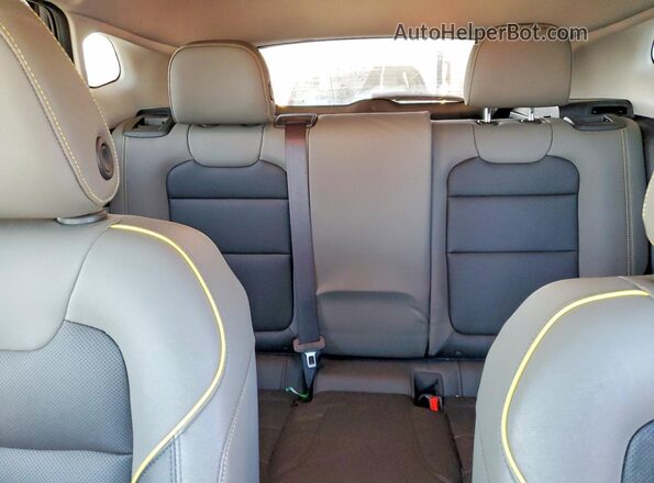 KL77LKEP5SC218490 2025 CHEVROLET TRAX Gray Вид задніх сидінь