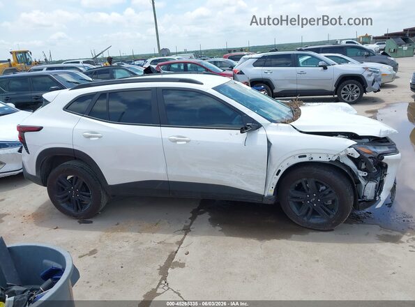 KL77LKEP6SC215226 2025 CHEVROLET TRAX White Widok wnętrza z tyłu