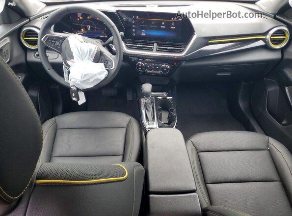 KL77LKEP6SC338279 2025 CHEVROLET TRAX White Առջևի վահանակի տեսք