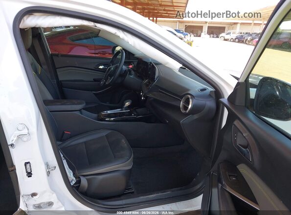 KL77LKEP7SC226008 2025 CHEVROLET TRAX White Front interior view
