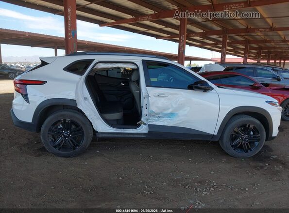 KL77LKEP7SC226008 2025 CHEVROLET TRAX White Front view