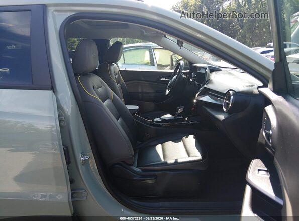 KL77LKEP7SC239504 2025 CHEVROLET TRAX Green Vista interior delantera