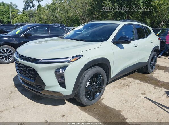 KL77LKEP7SC239504 2025 CHEVROLET TRAX Green Vista tres cuartos delantera izquierda