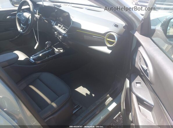 KL77LKEP7SC327971 2025 CHEVROLET TRAX Green წინა სალონის ხედი
