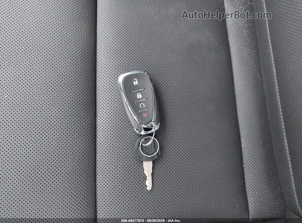 KL77LKEP7TC092571 2026 CHEVROLET TRAX Silver Widok deski rozdzielczej