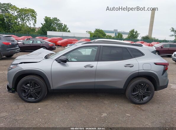 KL77LKEP7TC092571 2026 CHEVROLET TRAX Silver Widok wnętrza 360 stopni