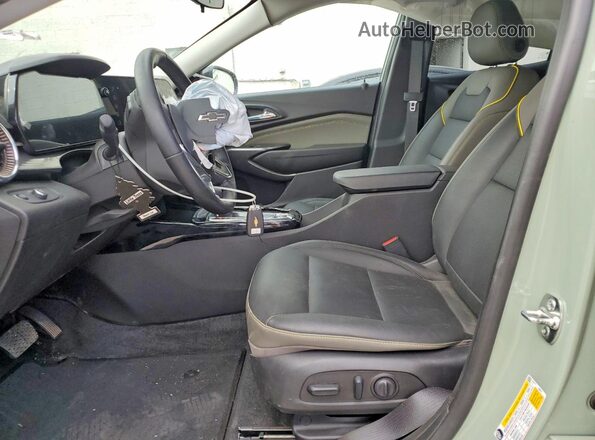 KL77LKEP8SC312511 2025 CHEVROLET TRAX Green Սալոնի դիմացի տեսք