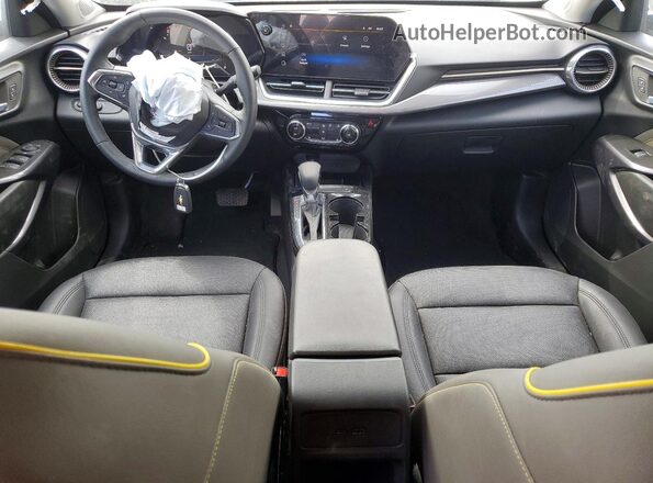 KL77LKEP8SC312511 2025 CHEVROLET TRAX Green Առջևի վահանակի տեսք