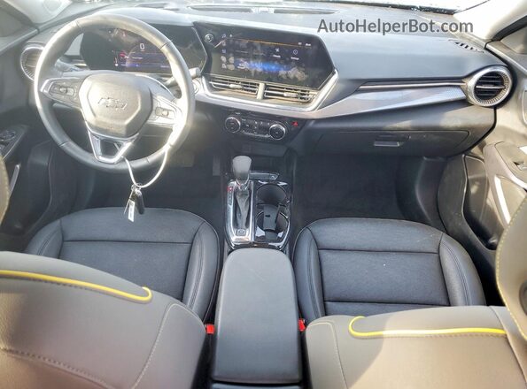 KL77LKEP9SC162781 2025 CHEVROLET TRAX Белый Вид панели приборов