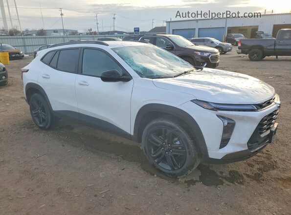 KL77LKEP9SC162781 2025 CHEVROLET TRAX Белый Передняя правая четверть