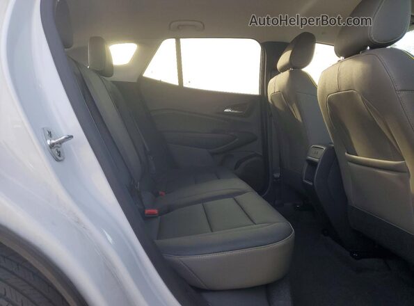 KL77LKEP9SC162781 2025 CHEVROLET TRAX Белый Вид задней части салона