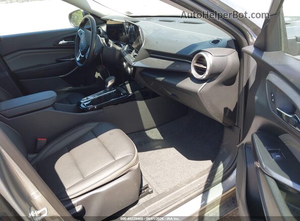 KL77LKEP9SC329527 2025 CHEVROLET TRAX Gray Vista interior delantera