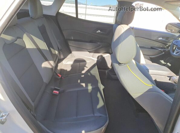 KL77LKEPXTC078843 2026 CHEVROLET TRAX White Rear interior view