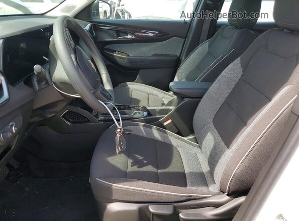 KL79MNSL2RB055029 2024 CHEVROLET TRAILBLAZER Белый Вид салона спереди