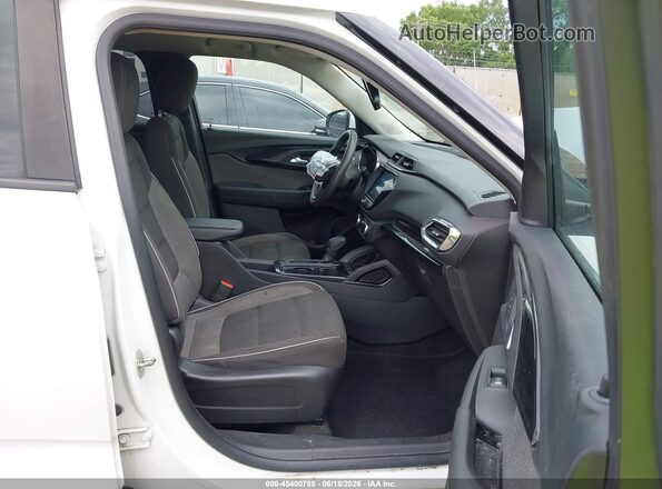KL79MPS23MB120157 2021 CHEVROLET TRAILBLAZER White Սալոնի դիմացի տեսք