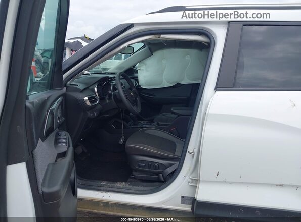 KL79MPS28NB135531 2022 CHEVROLET TRAILBLAZER Белый Вид салона спереди