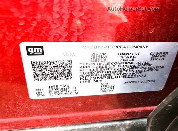 KL79MPSL0PB111221 2023 CHEVROLET TRAILBLAZER Maroon Vista de la etiqueta del VIN