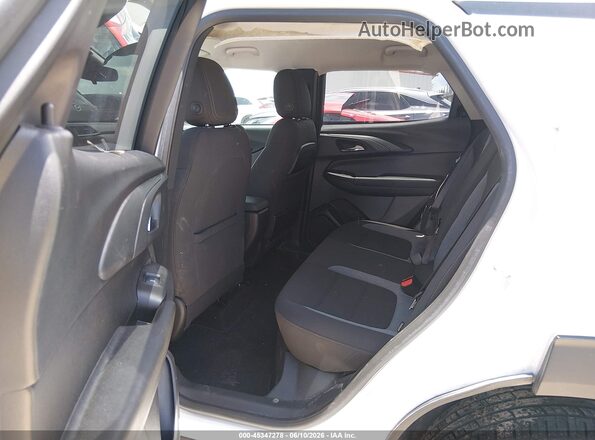 KL79MPSL5NB045813 2022 CHEVROLET TRAILBLAZER White Widok naklejki z numerem VIN