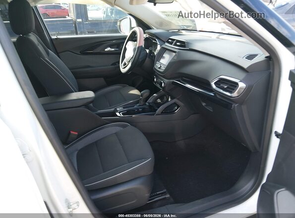 KL79MPSL6PB181564 2023 CHEVROLET TRAILBLAZER White Widok wnętrza z przodu