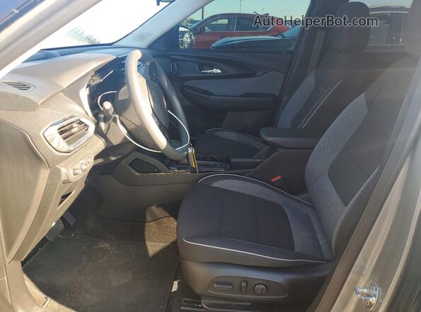KL79MPSL7PB160691 2023 CHEVROLET TRAILBLAZER Silver წინა სალონის ხედი