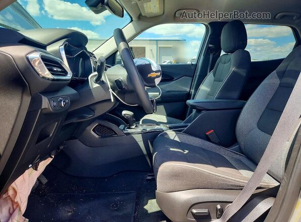 KL79MPSL8MB147380 2021 CHEVROLET TRAILBLAZER Silver Front interior view