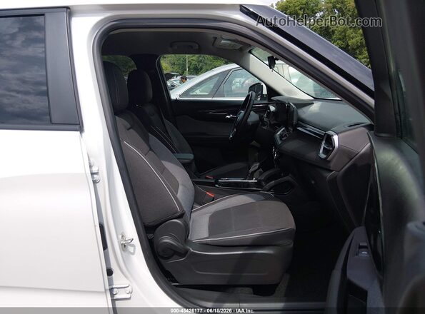 KL79MPSL8RB124074 2024 CHEVROLET TRAILBLAZER Белый Вид салона спереди