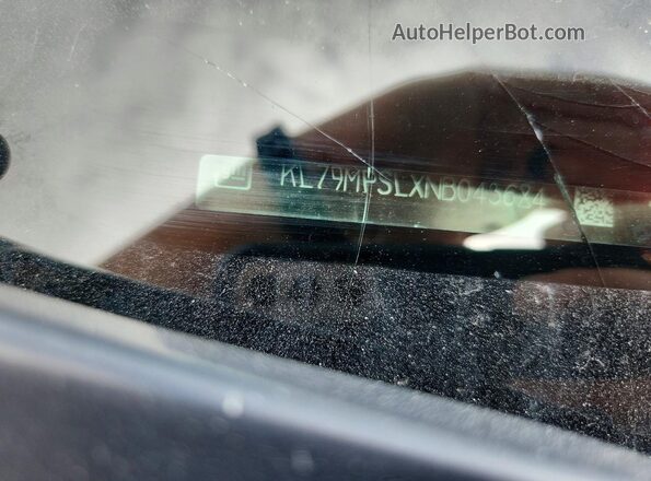 KL79MPSLXNB043684 2022 CHEVROLET TRAILBLAZER Gray Widok komory silnika