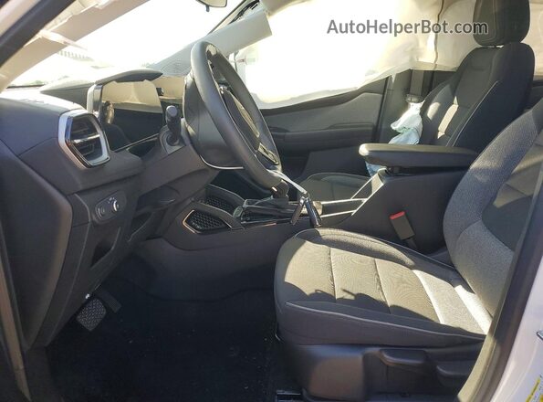 KL79MRSL2RB067320 2024 CHEVROLET TRAILBLAZER Белый Вид салона спереди
