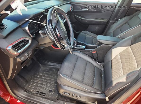 KL79MTSL2NB110108 2022 CHEVROLET TRAILBLAZER Red Widok wnętrza z przodu