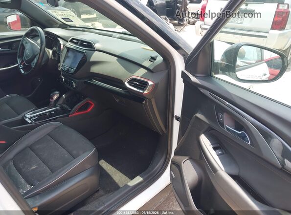 KL79MTSL4MB013247 2021 CHEVROLET TRAILBLAZER White Вид салону спереду