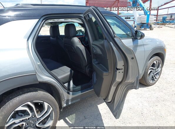 KL79MUSL6TB044990 2026 CHEVROLET TRAILBLAZER Gray Widok naklejki z numerem VIN