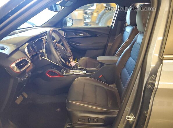 KL79MUSL7NB008163 2022 CHEVROLET TRAILBLAZER Gray Vista interior delantera