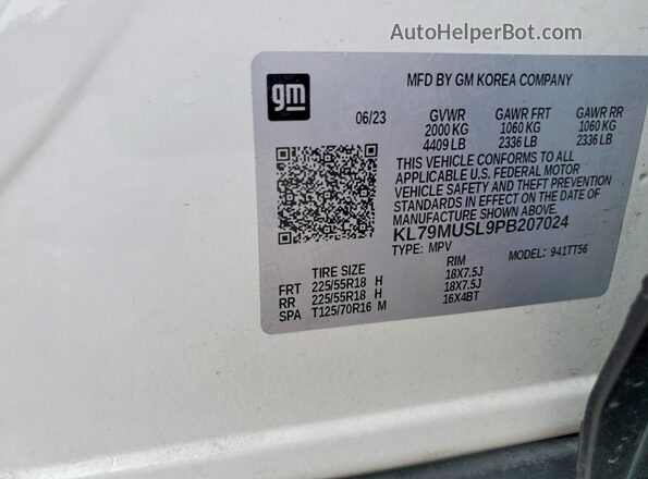 KL79MUSL9PB207024 2023 CHEVROLET TRAILBLAZER White Vista del compartimento del motor