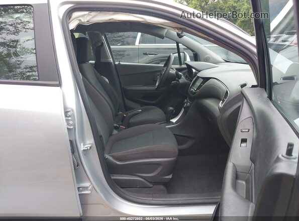 KL7CJKSB0HB123699 2017 CHEVROLET TRAX Silver წინა სალონის ხედი