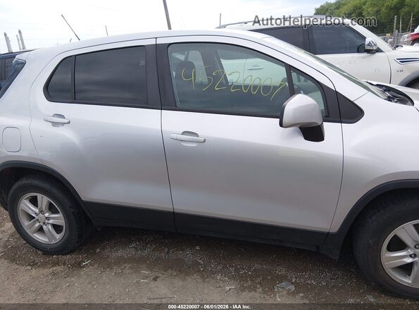 KL7CJKSB0LB024695 2020 CHEVROLET TRAX Silver Widok wnętrza z tyłu