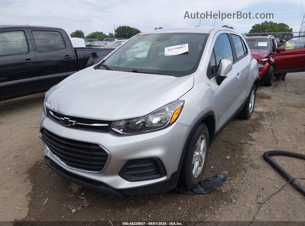 KL7CJKSB0LB024695 2020 CHEVROLET TRAX Silver Przód lewy