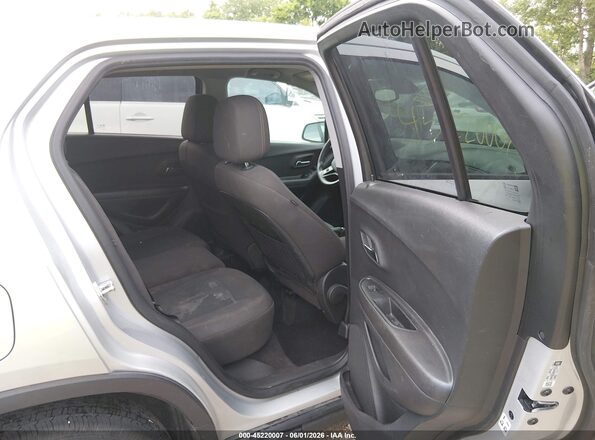 KL7CJKSB0LB024695 2020 CHEVROLET TRAX Silver Widok naklejki z numerem VIN