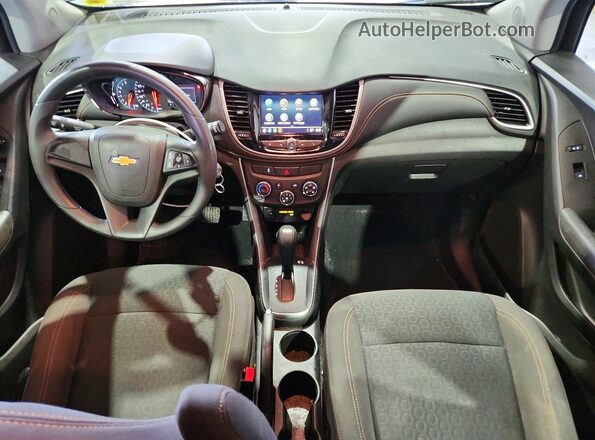 KL7CJKSB2JB594761 2018 CHEVROLET TRAX Silver 