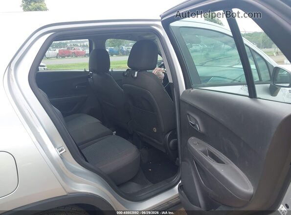 KL7CJKSB2LB038310 2020 CHEVROLET TRAX Silver VIN კოდის სტიკერის ხედი