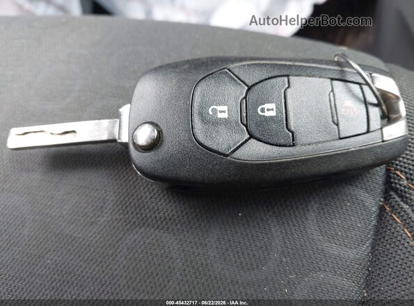 KL7CJKSB2MB301672 2021 CHEVROLET TRAX White Vista del salpicadero