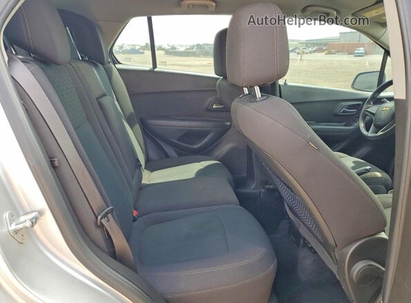 KL7CJKSB4JB624164 2018 CHEVROLET TRAX Silver Вид задніх сидінь
