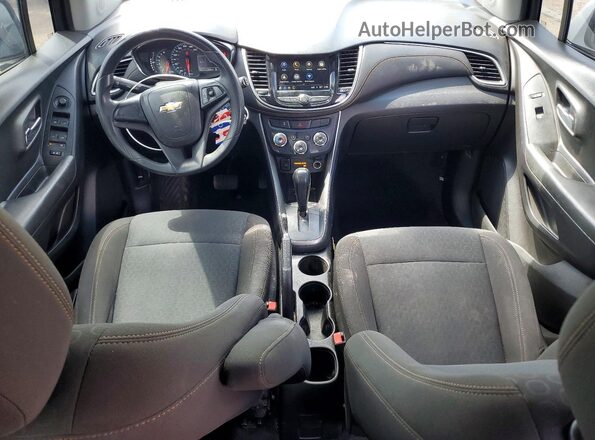 KL7CJKSB4JB624164 2018 CHEVROLET TRAX Silver Вид панелі приладів
