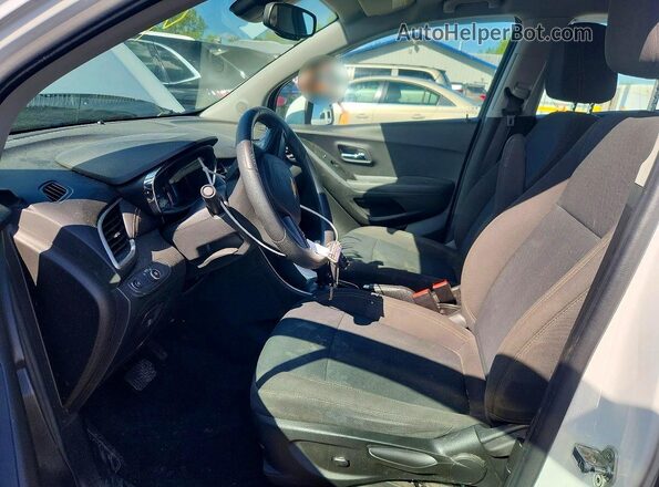 KL7CJKSB4JB721686 2018 CHEVROLET TRAX White Vista interior delantera