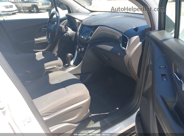 KL7CJKSB4LB063676 2020 CHEVROLET TRAX White Front interior view