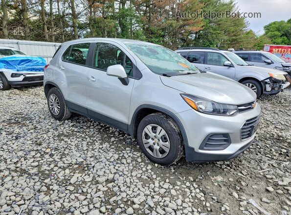 KL7CJKSB5JB734978 2018 CHEVROLET TRAX Silver Front right