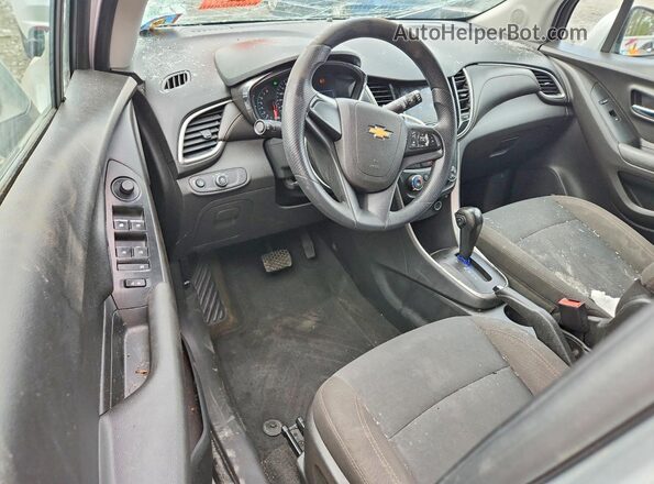 KL7CJKSB5JB734978 2018 CHEVROLET TRAX Silver Dashboard view