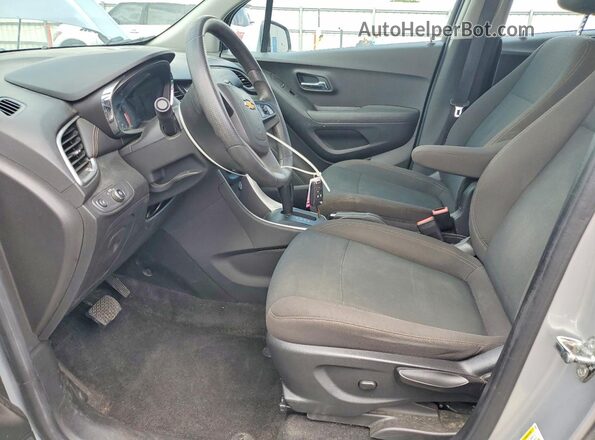 KL7CJKSB7JB595422 2018 CHEVROLET TRAX Silver Սալոնի դիմացի տեսք