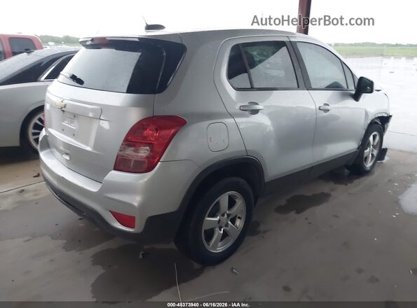 KL7CJKSB8JB632882 2018 CHEVROLET TRAX Silver Trasero derecho